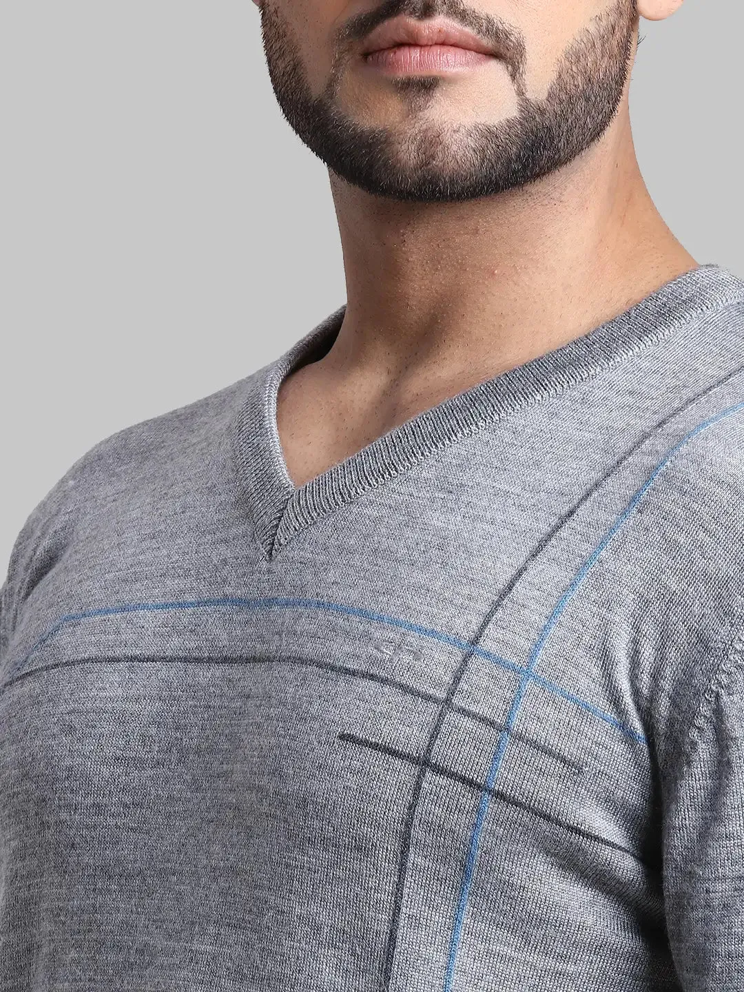 Men Grey Tailored Fit Intarsia Acrylic Wool Blend Full Sleeve V Neck Collar Sweaters