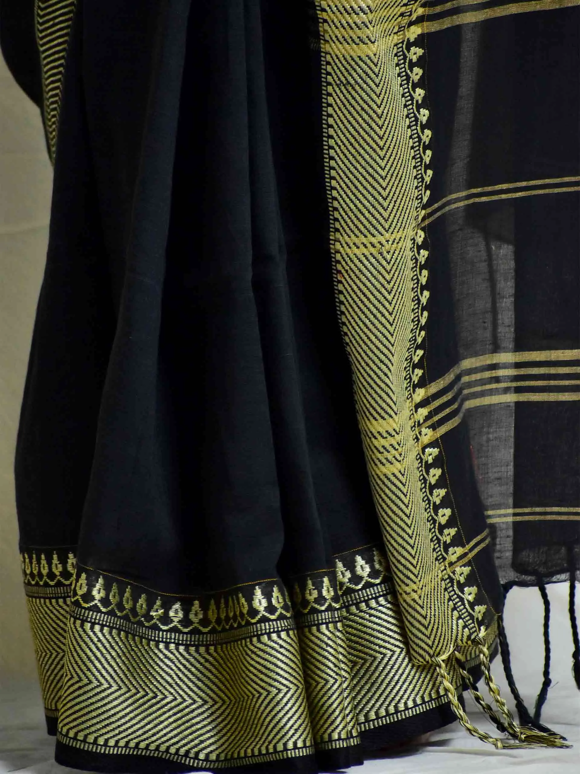 siyaahi - cotton saree with woven border