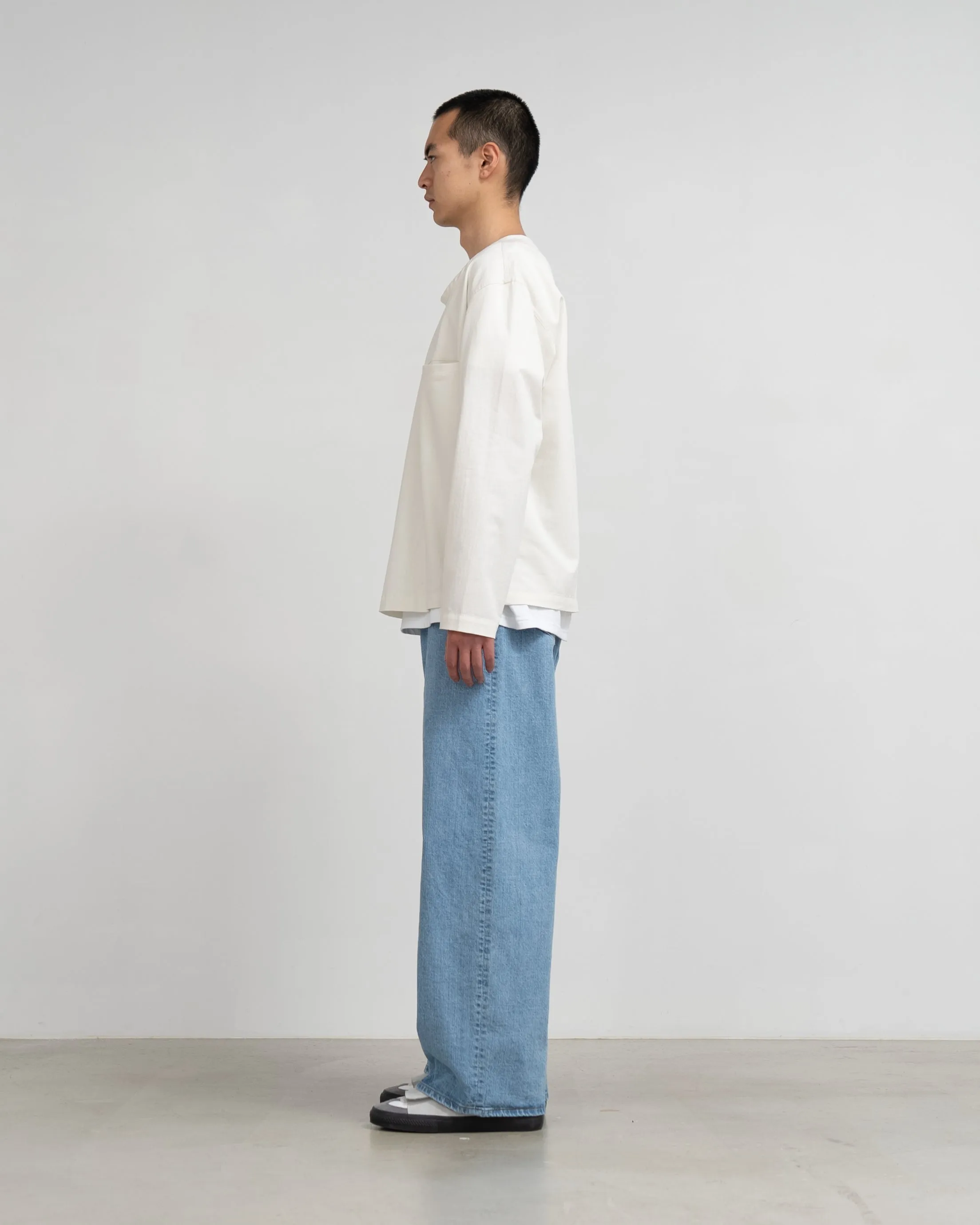 Wide straight jeans